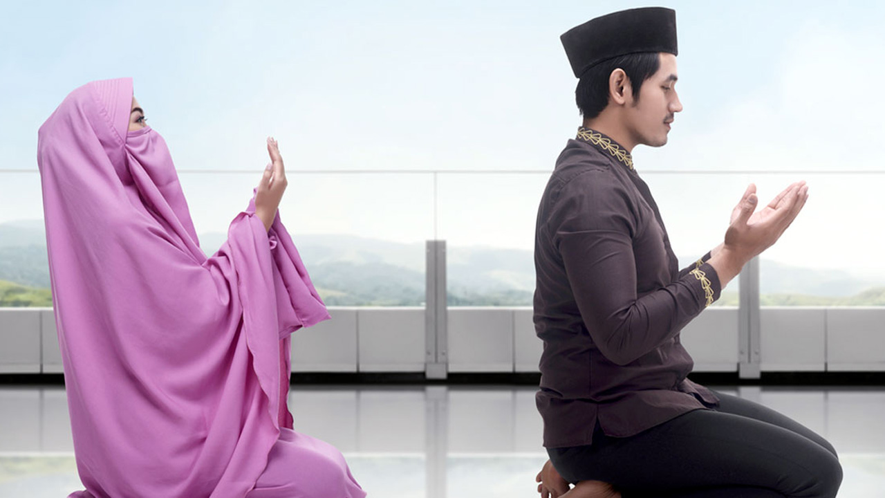 স্বামী-স্ত্রী একসঙ্গে জামাতে নামাজ পড়তে পারবে কি?