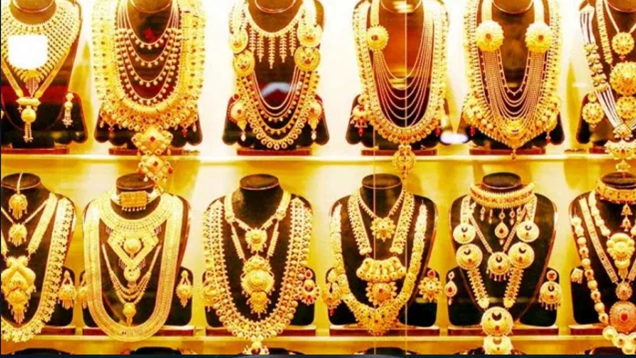 দেশের বাজারে আজ স্বর্ণের ভরি কত দাম?