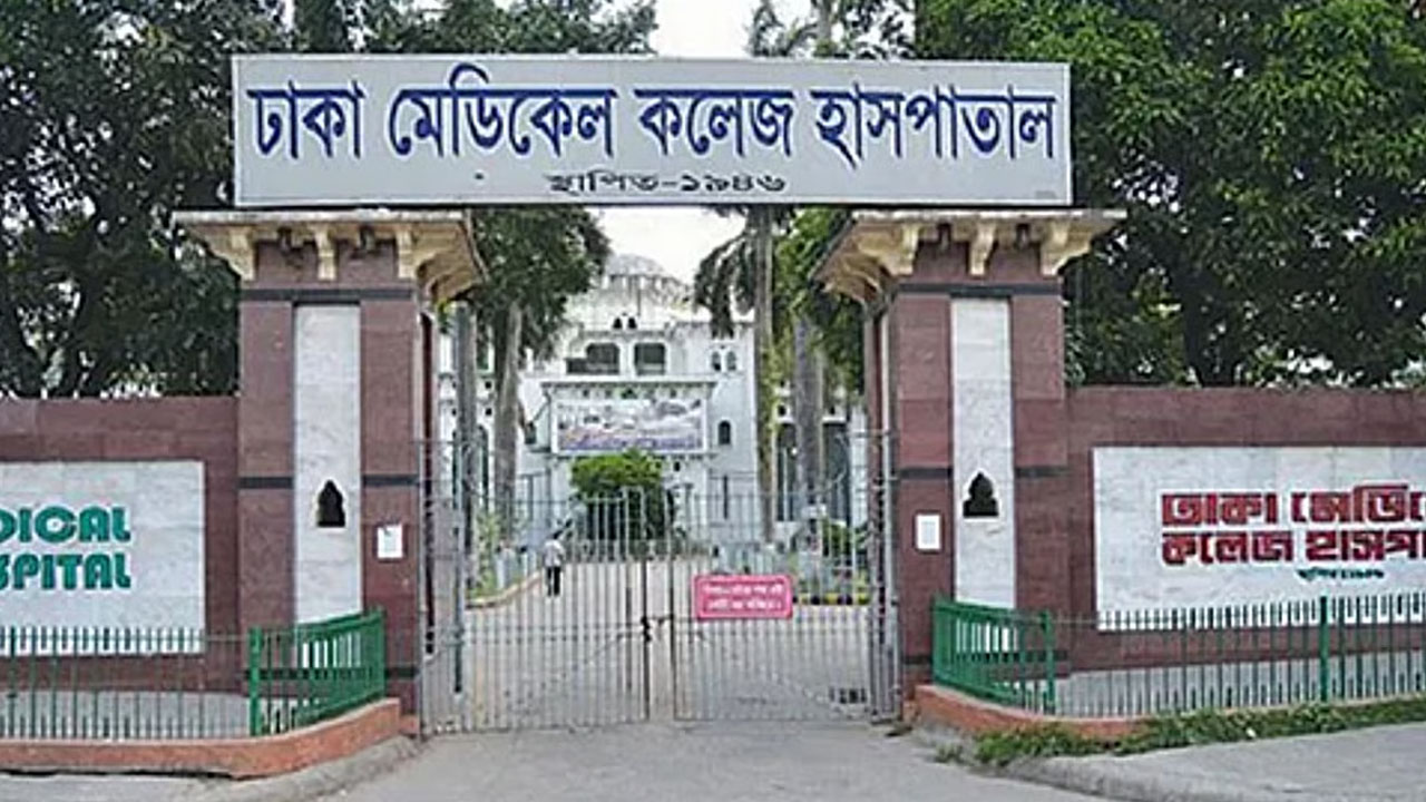 রাজধানীতে মধ্যরাতে প্রাইভেটকারের ধাক্কায় শ্রমিক নিহত