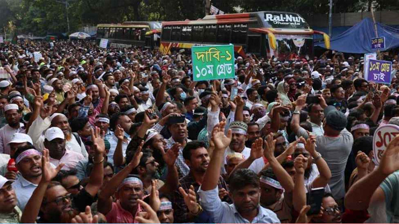 দুই উপদেষ্টার পদত্যাগ দাবি প্রাথমিক শিক্ষকদের